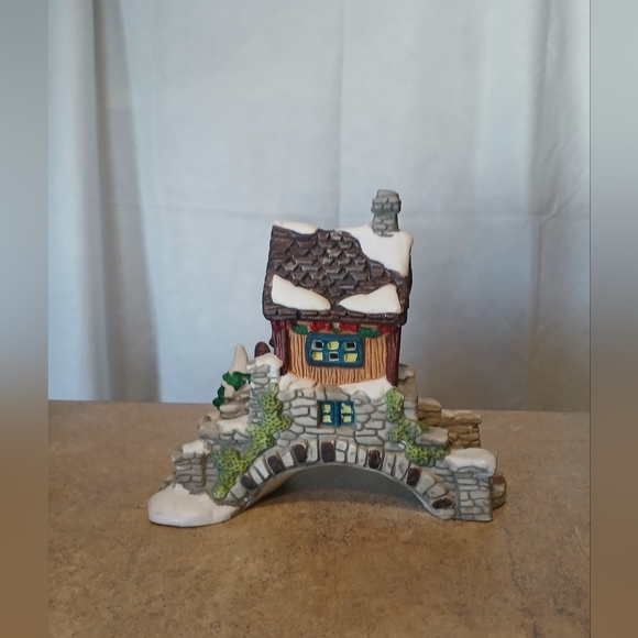 Dickens Collectables Hand Painted Porcelain Accessory - Picture 6 of 9